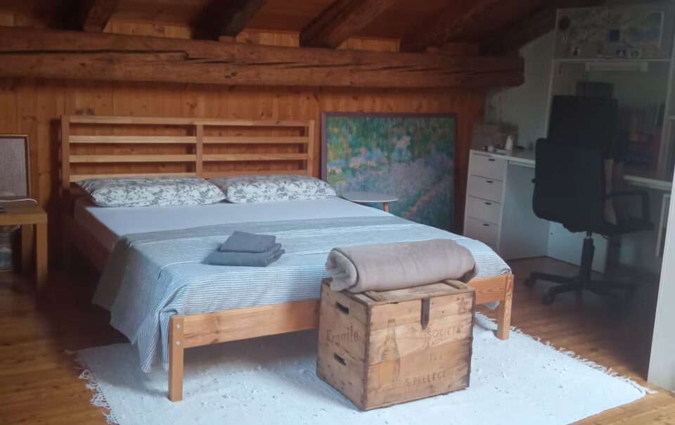 mansarda-camera-matrimoniale-peter-haus-heidi-bnb-zero-branco-2
