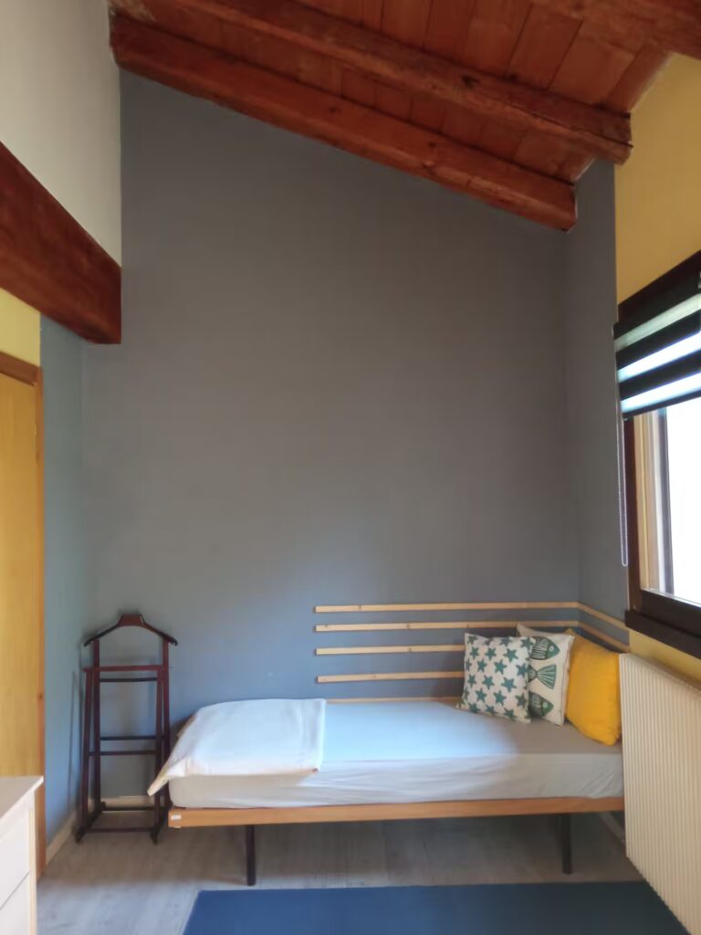camera-tripla-dete-haus-heidi-bnb-zero-branco-2