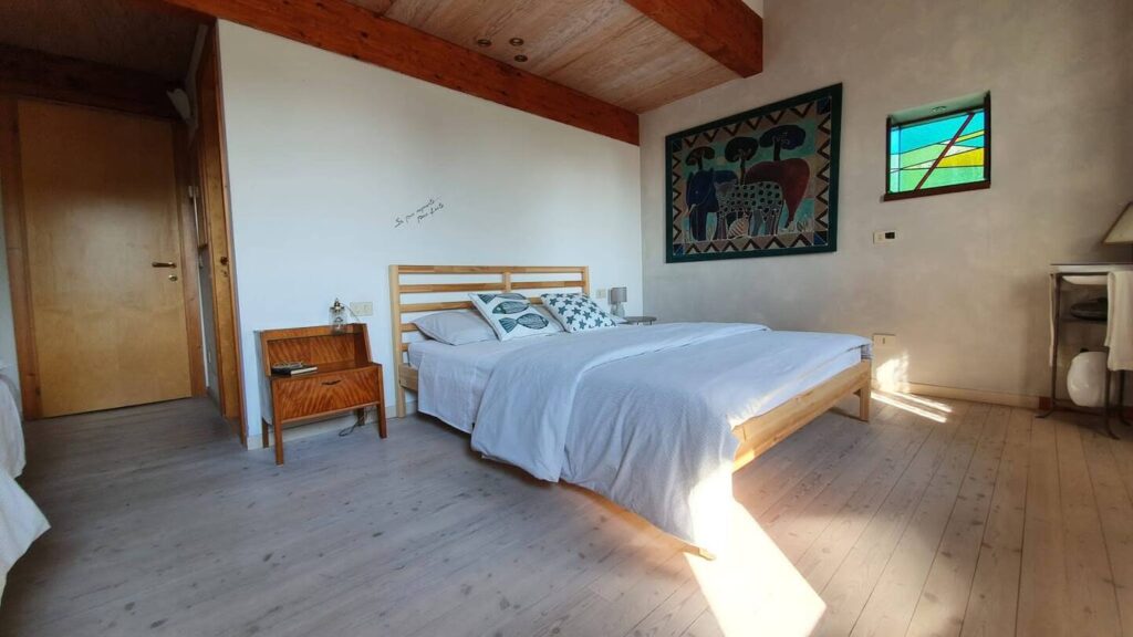 camera-tripla-clara-haus-heidi-bnb-zero-branco-5